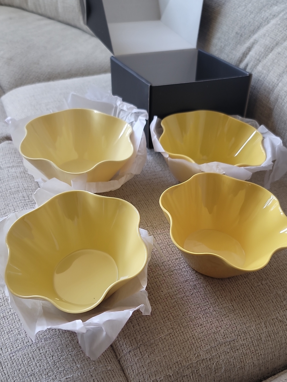 NWT Greg Natale Flora Bowls